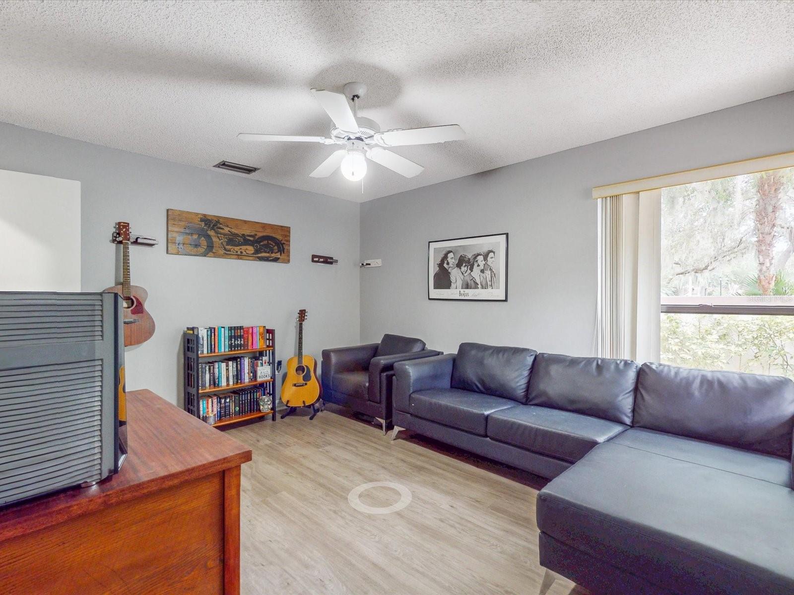 Image 19 of 41 For 157 Coventry Circle