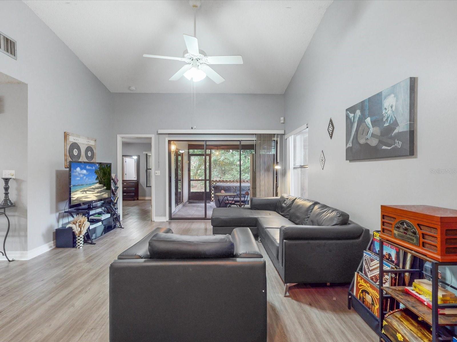 Image 4 of 41 For 157 Coventry Circle