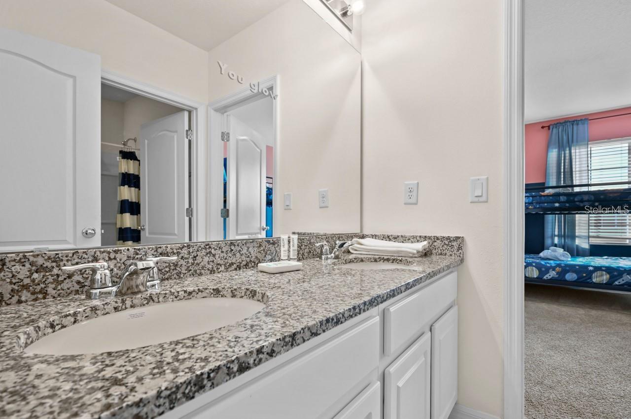 Image 23 of 33 For 5276 Oakbourne Avenue