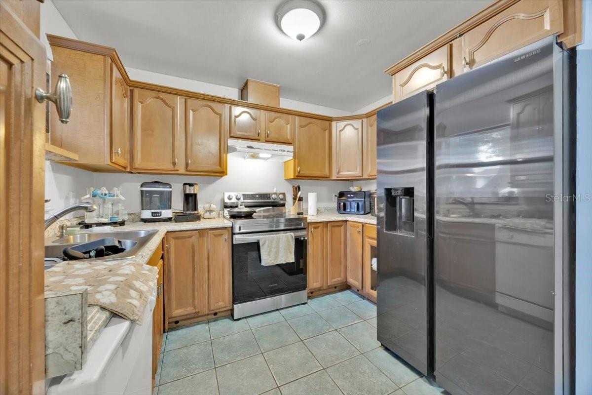 Image 8 of 19 For 605 Kings Lane Sw