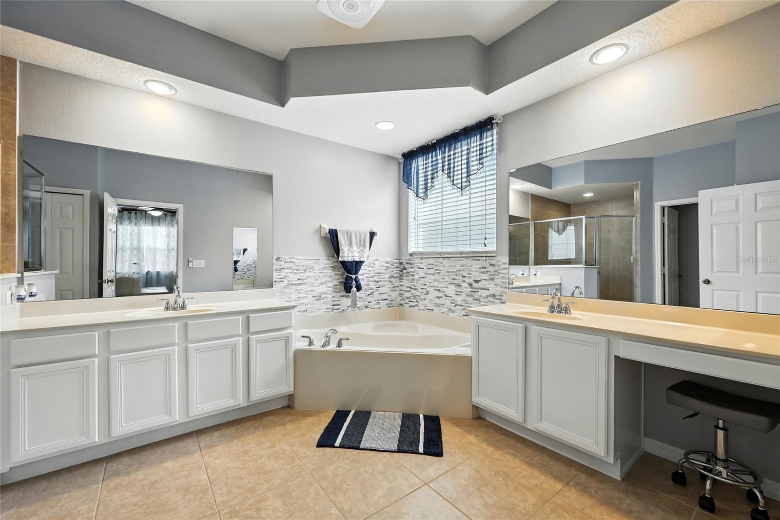 Listing photo id 47 for 10227 Kristen Park Drive