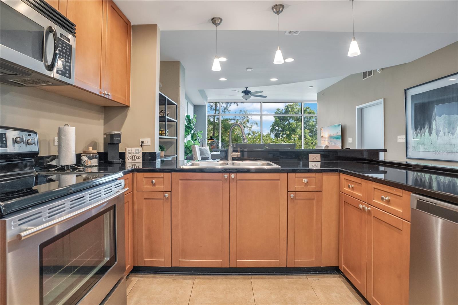 Image 11 of 49 For 525 Jackson Street 304