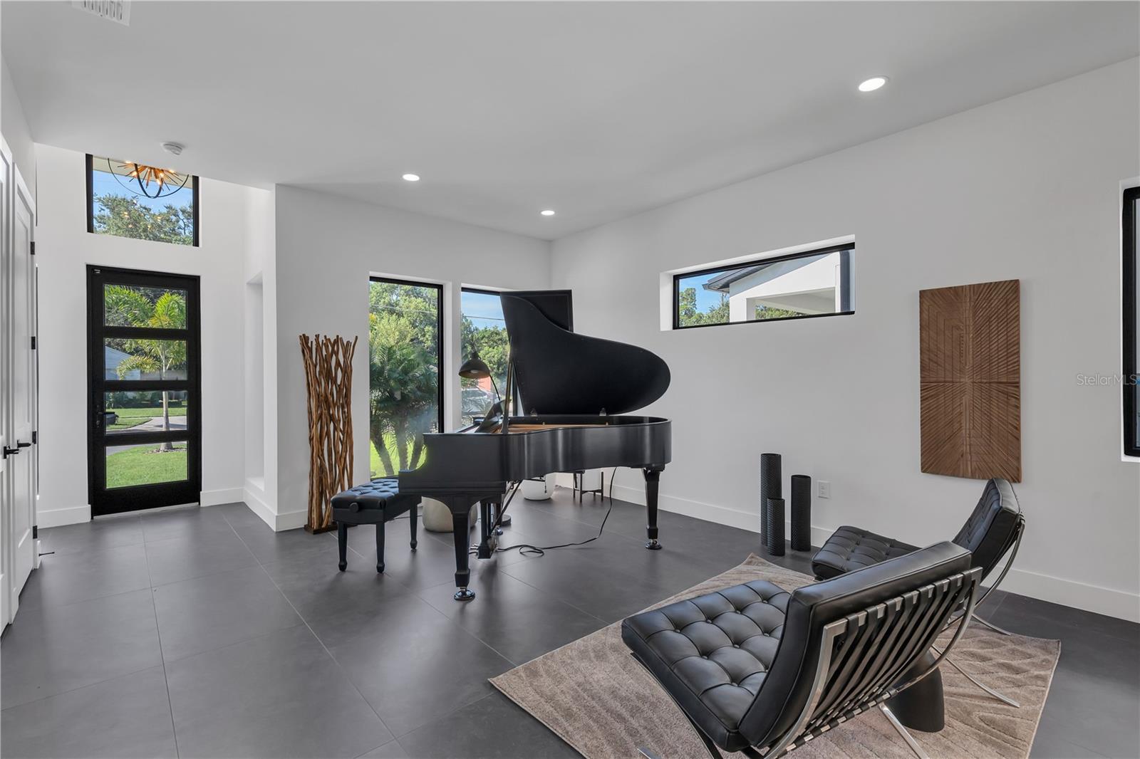 Image 14 of 76 For 239 Harding Street
