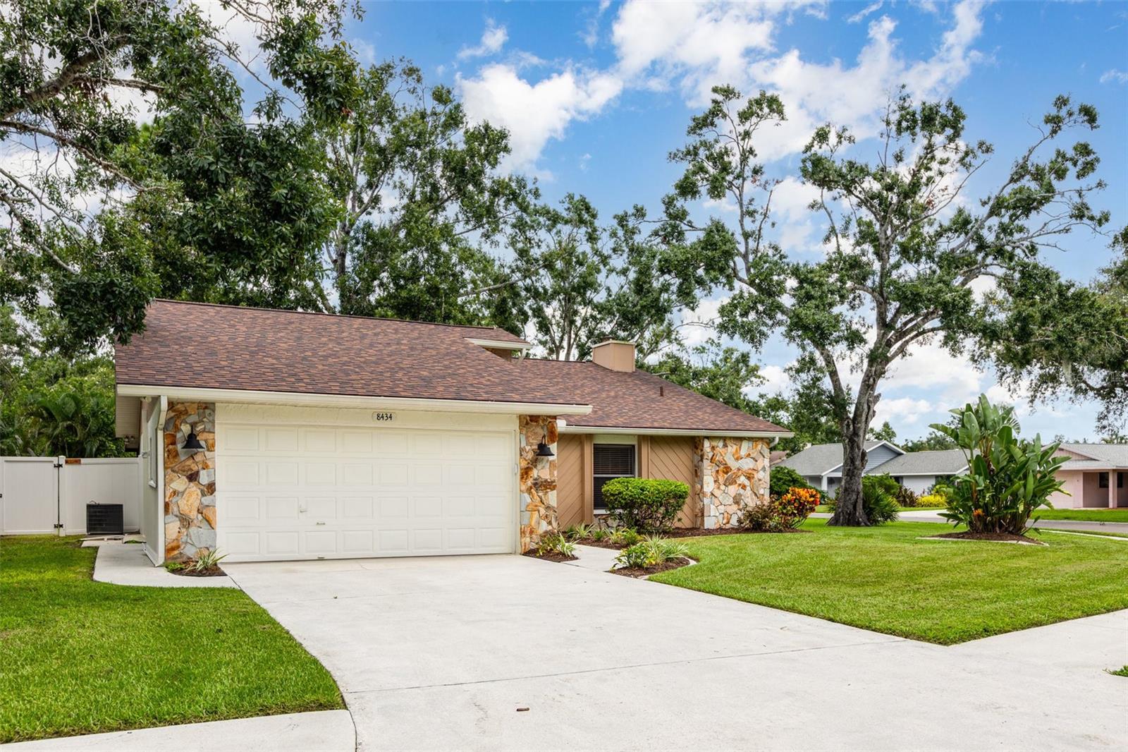 Image 4 of 30 For 8434 Cypress Lake Circle