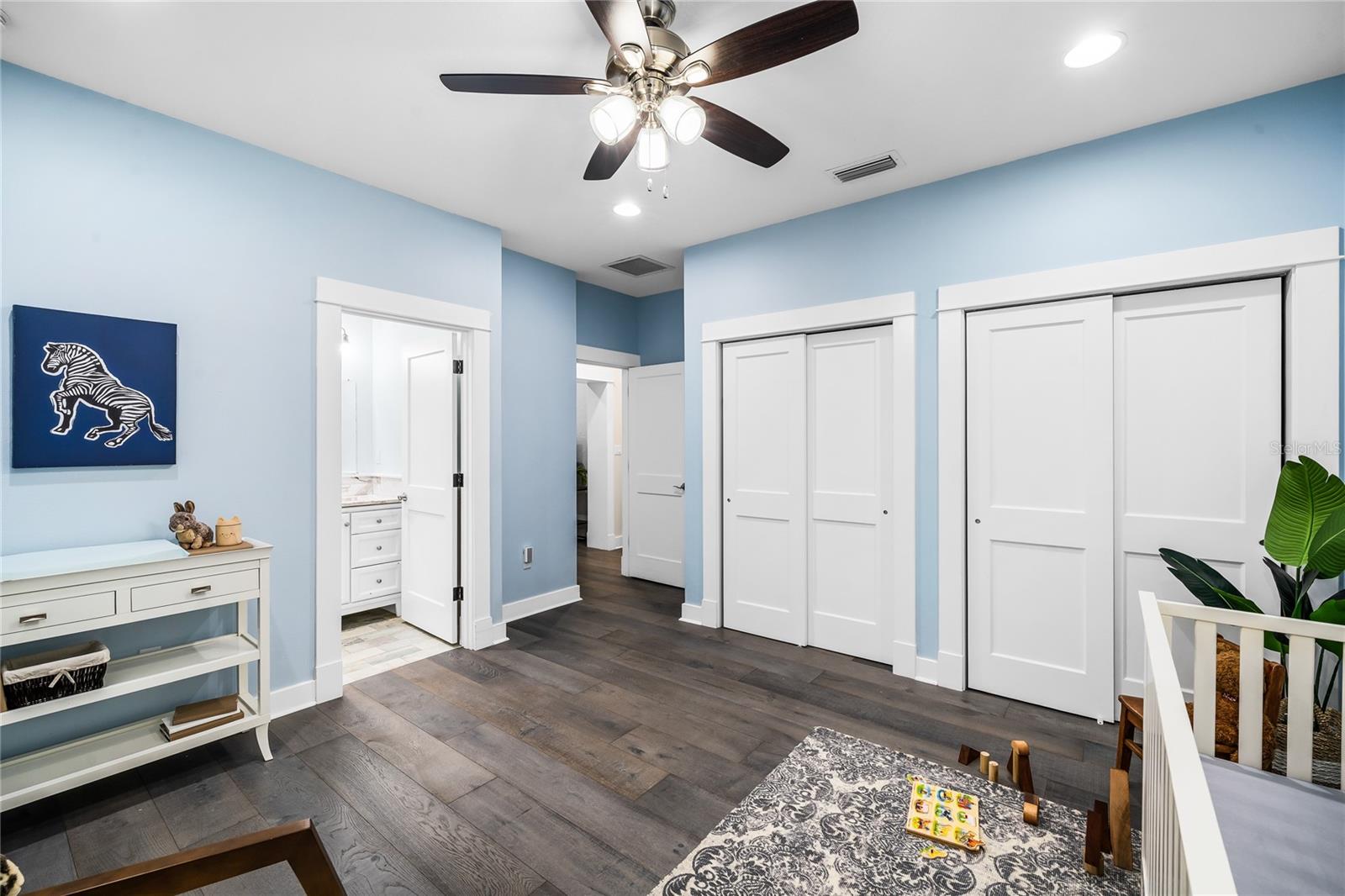 Image 29 of 76 For 727 Park Lake Circle