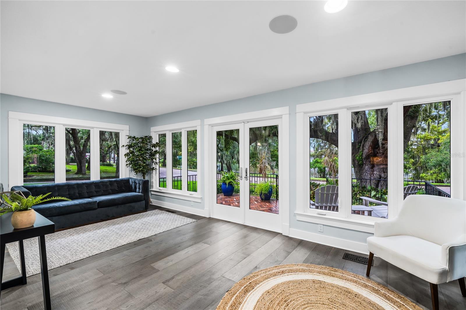 Image 37 of 76 For 727 Park Lake Circle
