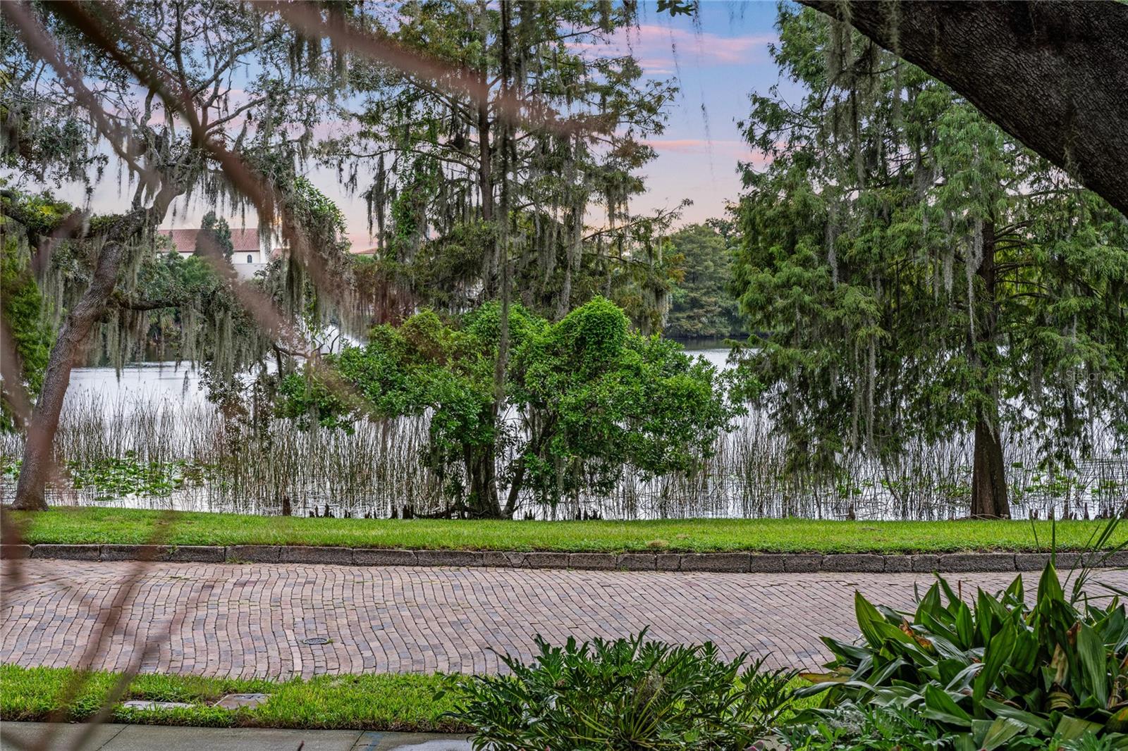 Image 42 of 76 For 727 Park Lake Circle