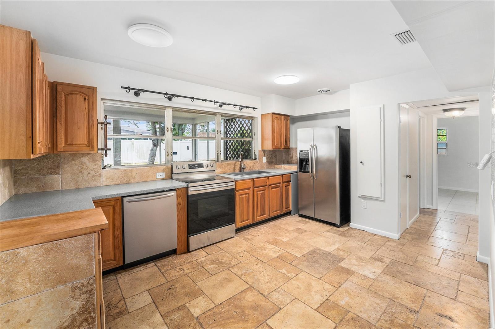 Image 4 of 24 For 15 Nimbus Avenue
