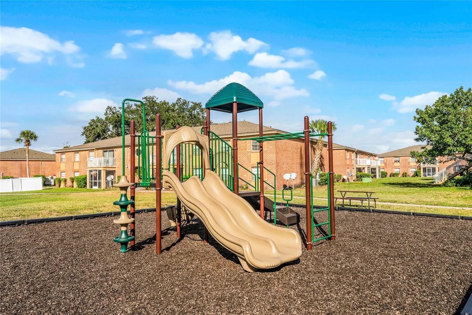 Image 3 of 19 For 448 Banyon Tree Circle 206