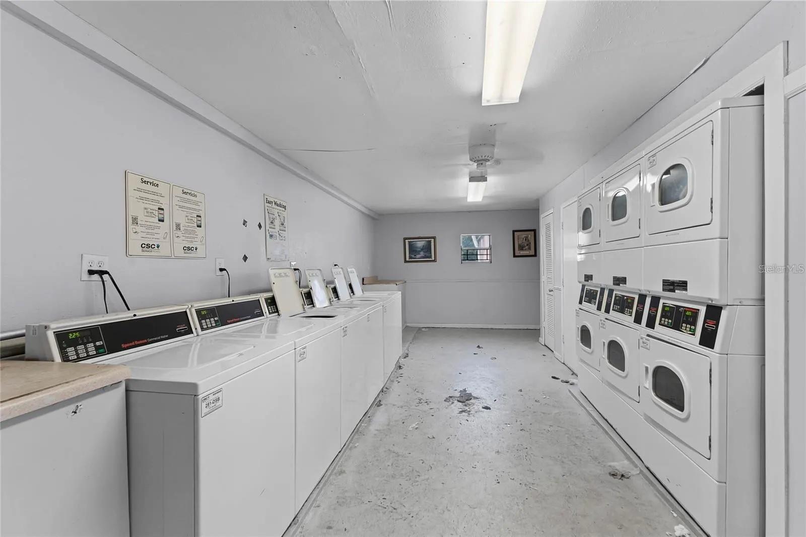 Image 5 of 19 For 448 Banyon Tree Circle 206