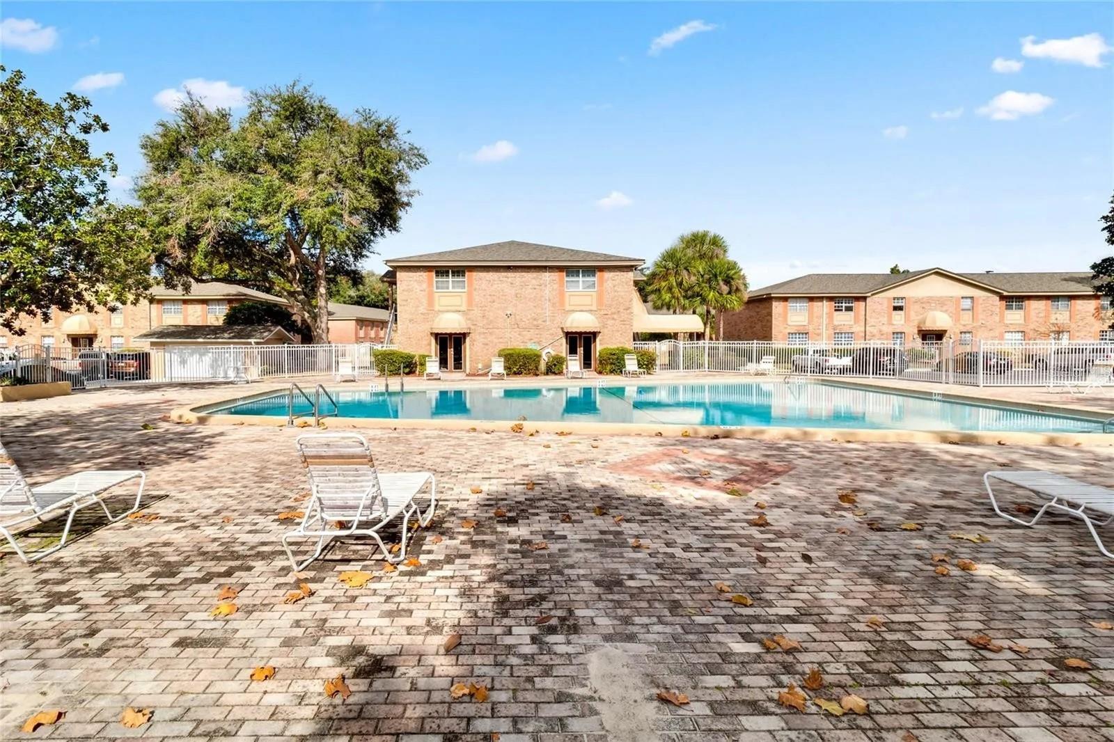 Image 6 of 19 For 448 Banyon Tree Circle 206