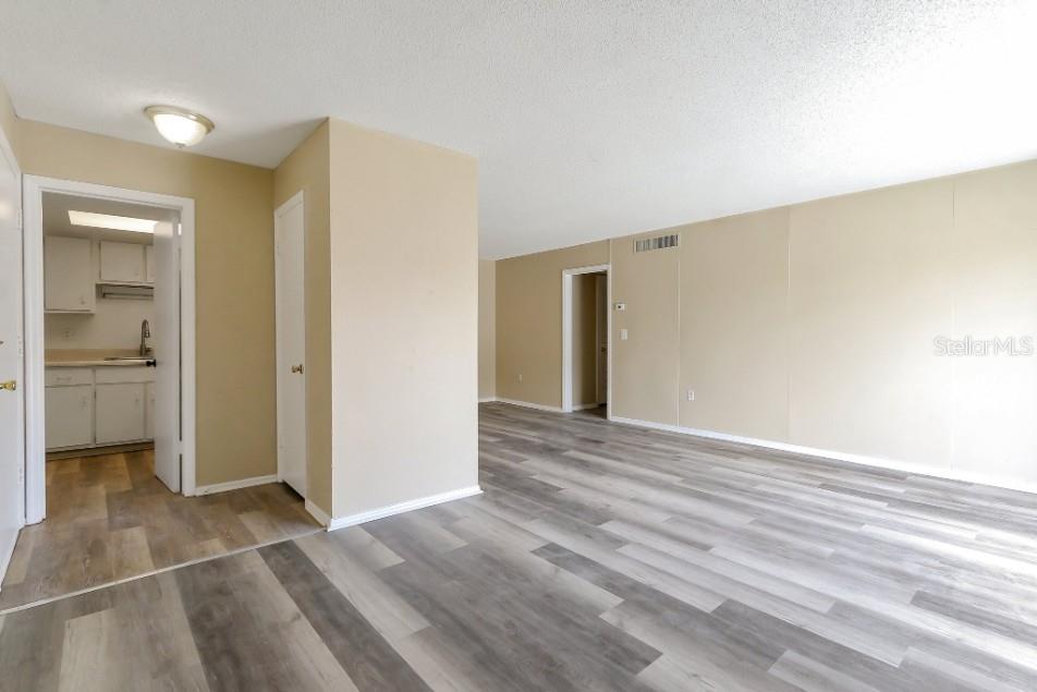 Image 9 of 19 For 448 Banyon Tree Circle 206