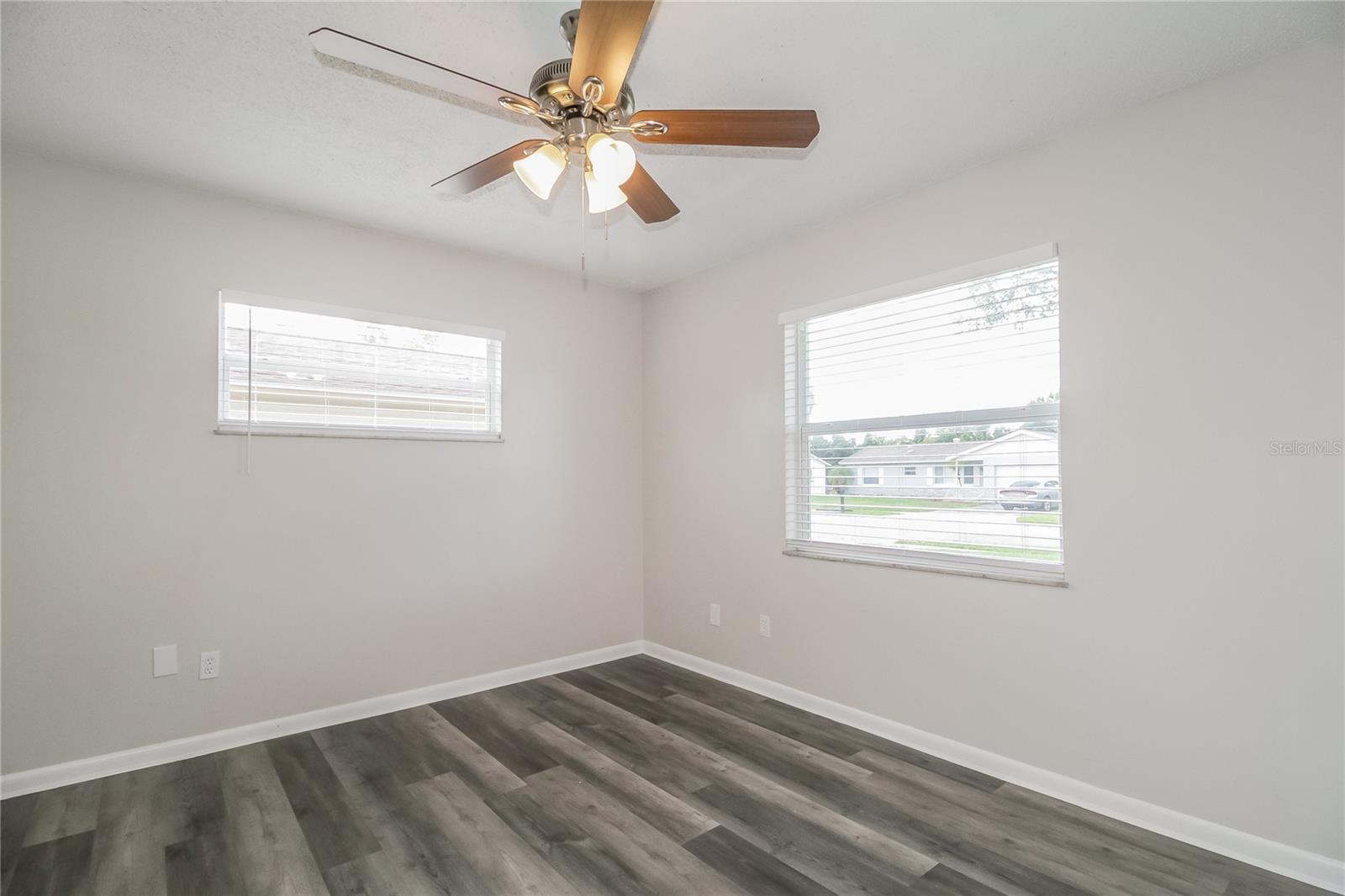 Image 11 of 16 For 216 Lochmond Drive