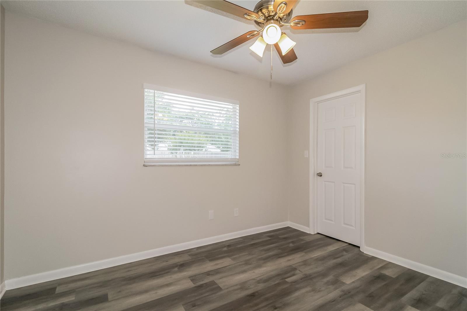Image 12 of 16 For 216 Lochmond Drive