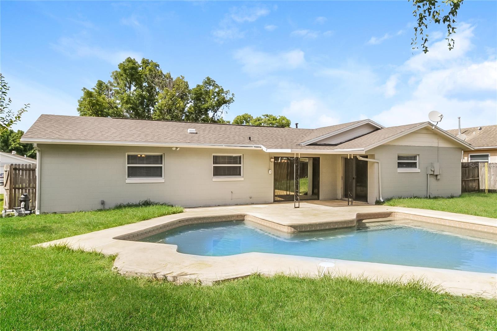 Image 15 of 16 For 216 Lochmond Drive