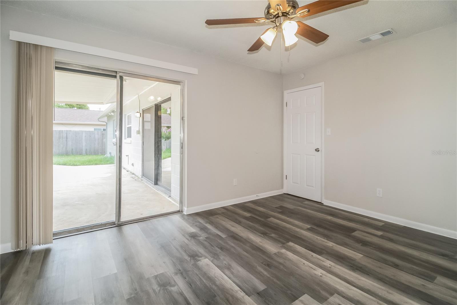 Image 9 of 16 For 216 Lochmond Drive