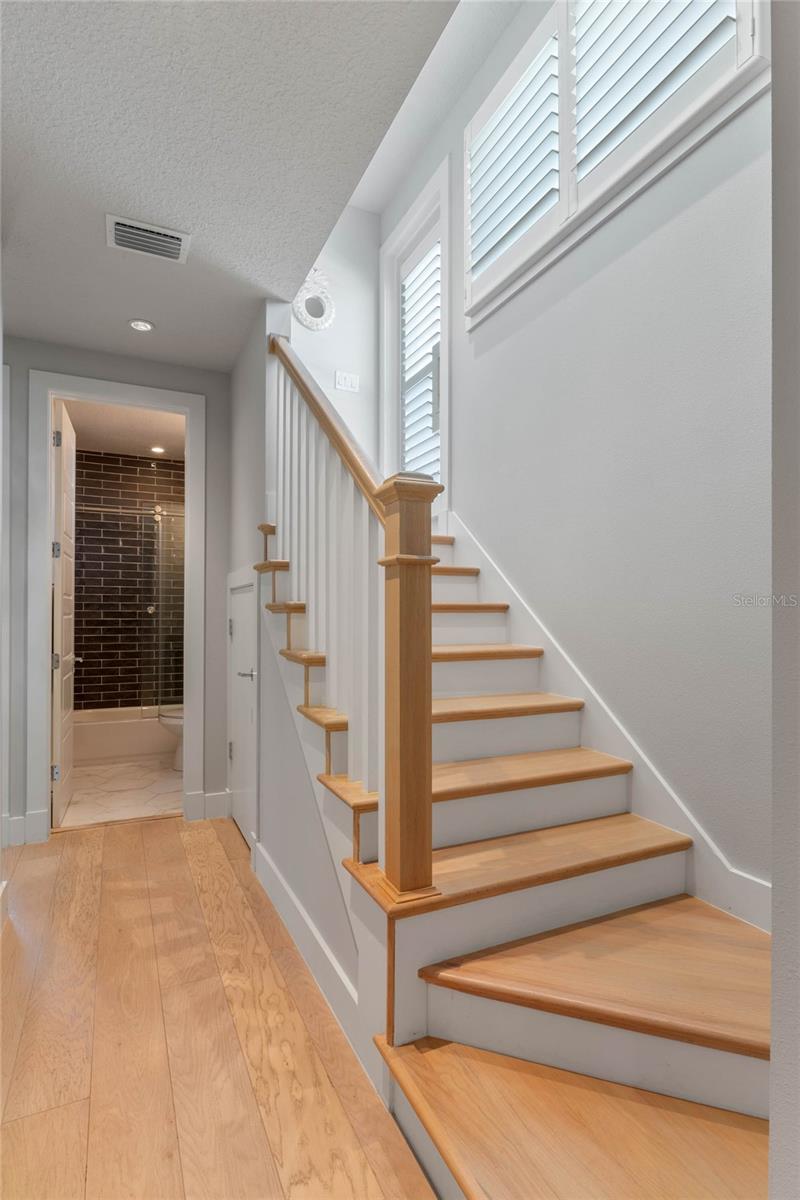 Image 12 of 97 For 1661 Hillcrest Avenue