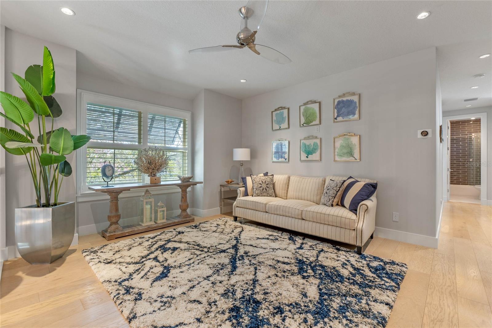 Image 33 of 97 For 1661 Hillcrest Avenue