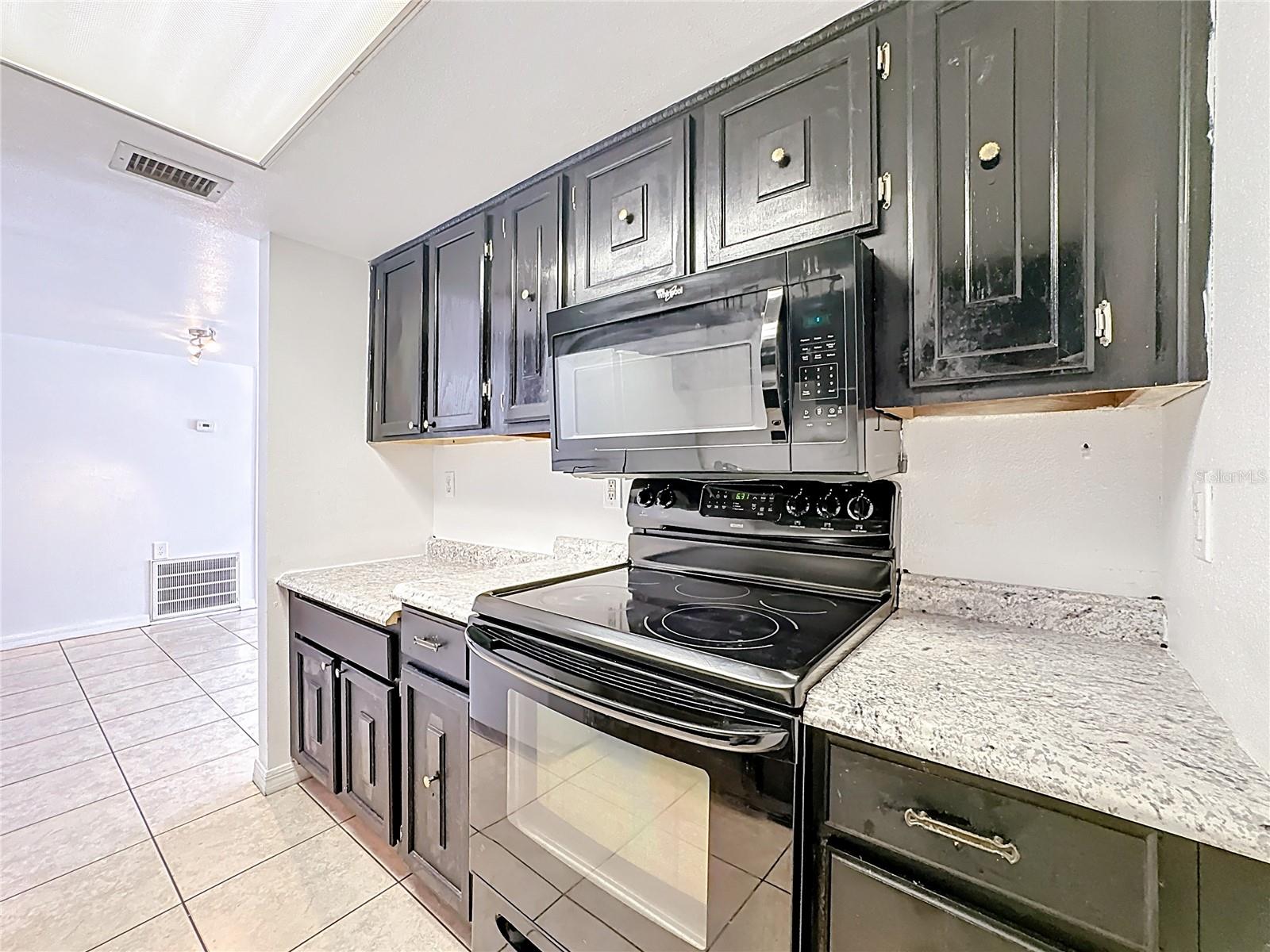 Image 11 of 47 For 5977 Village Circle South  #ge