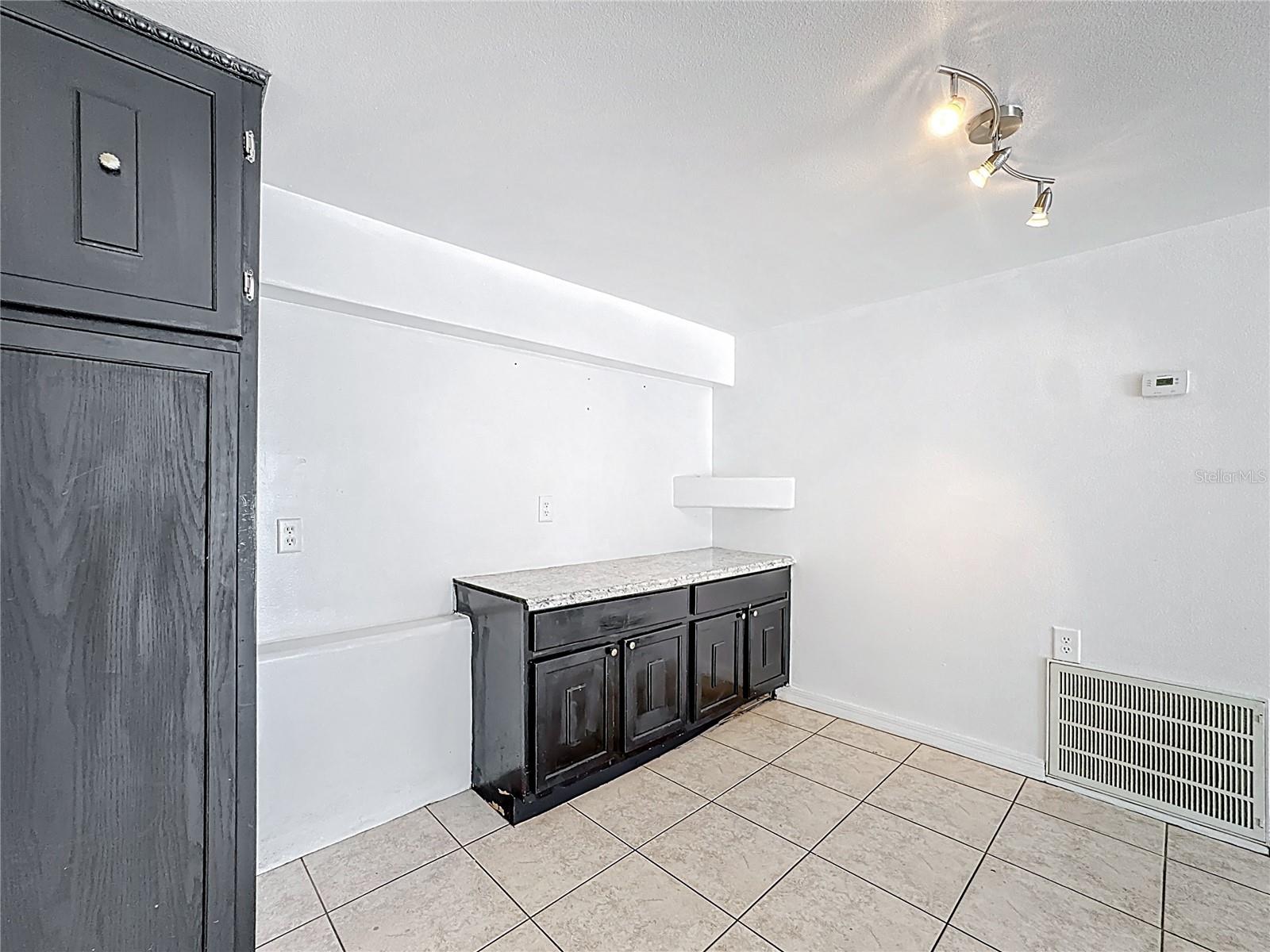 Image 14 of 47 For 5977 Village Circle South  #ge