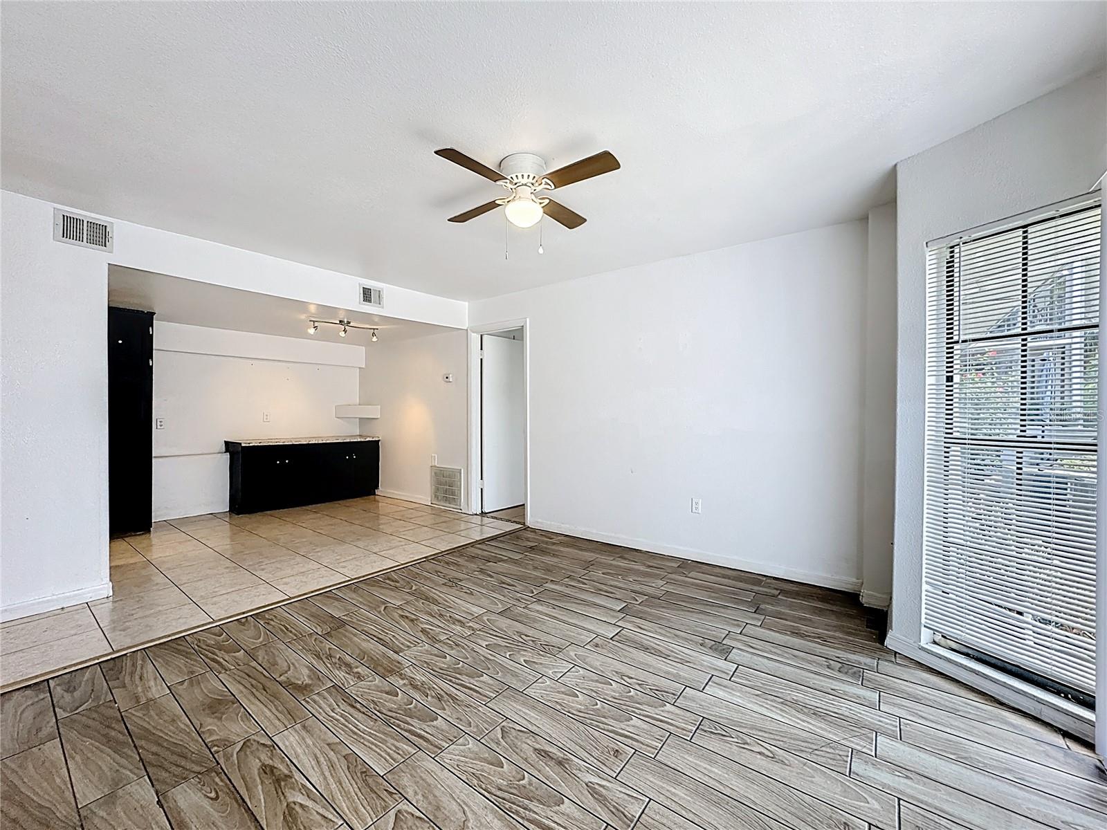 Image 21 of 47 For 5977 Village Circle South  #ge