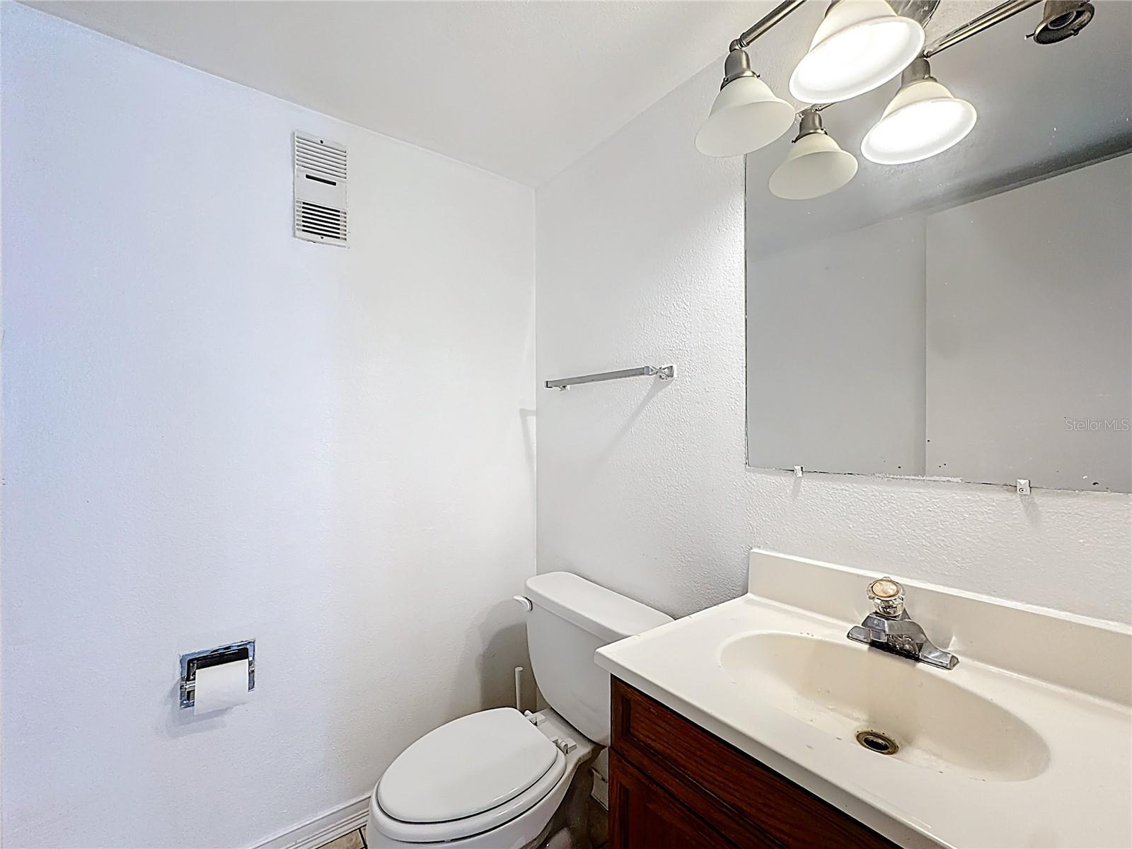 Image 26 of 47 For 5977 Village Circle South  #ge