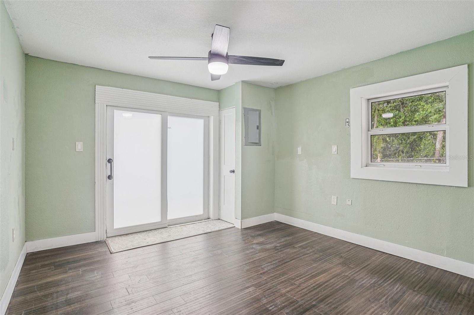 Image 13 of 68 For 221 Devon Avenue