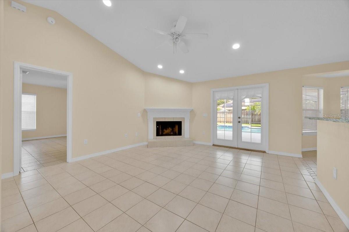 Image 4 of 13 For 1516 Spring Ridge Circle