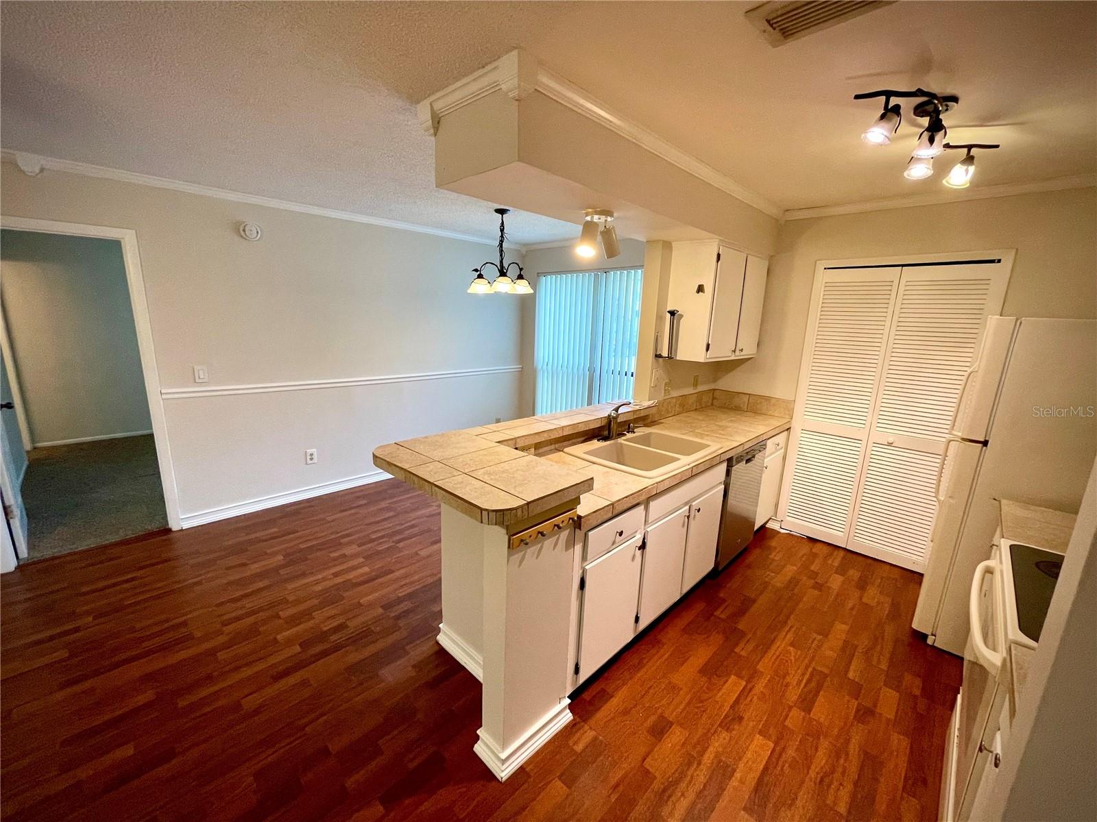 Image 4 of 14 For 610 Casa Park Court A