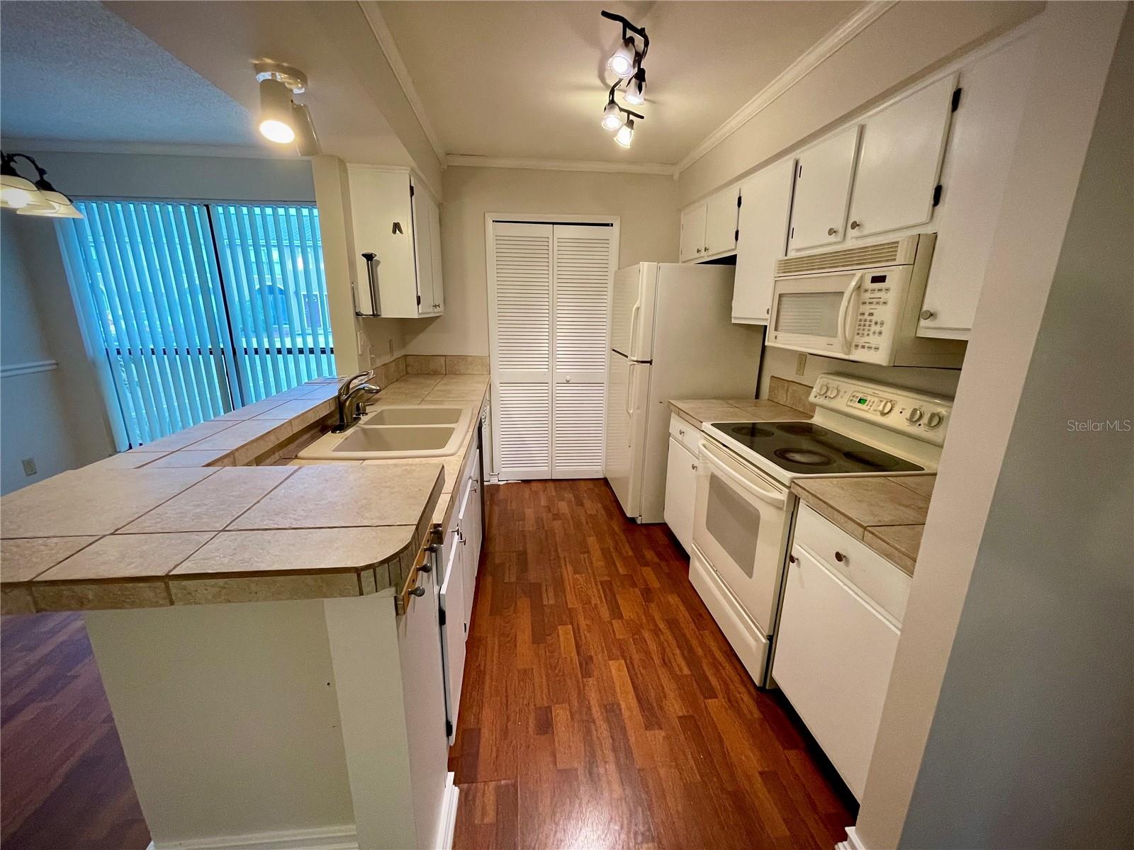 Image 5 of 14 For 610 Casa Park Court A