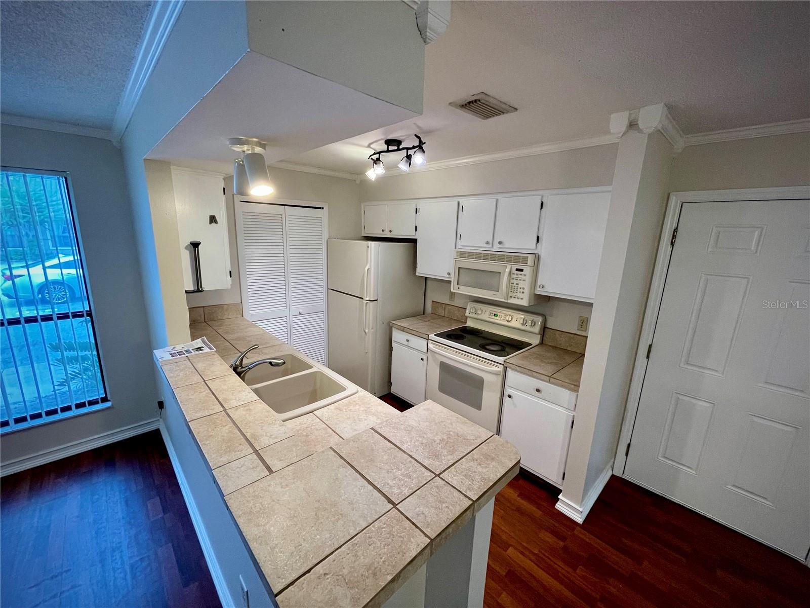 Image 7 of 14 For 610 Casa Park Court A