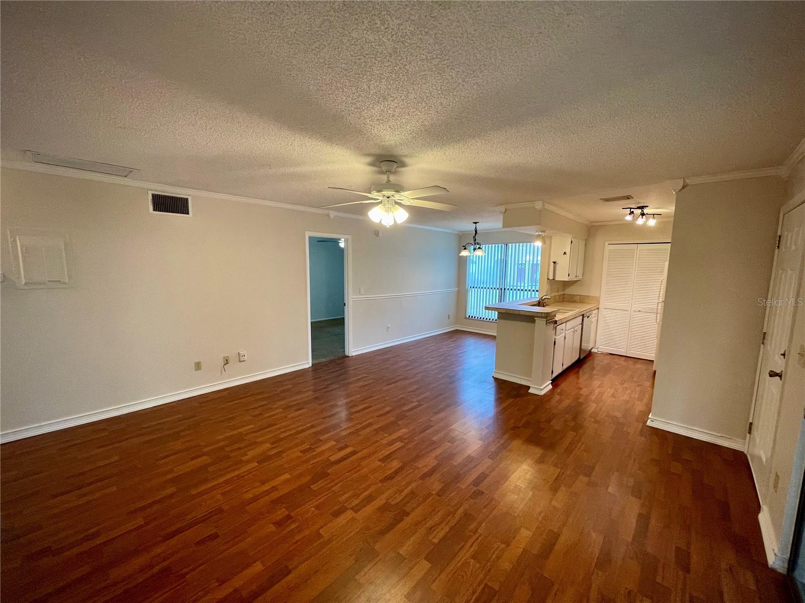 Image 8 of 14 For 610 Casa Park Court A