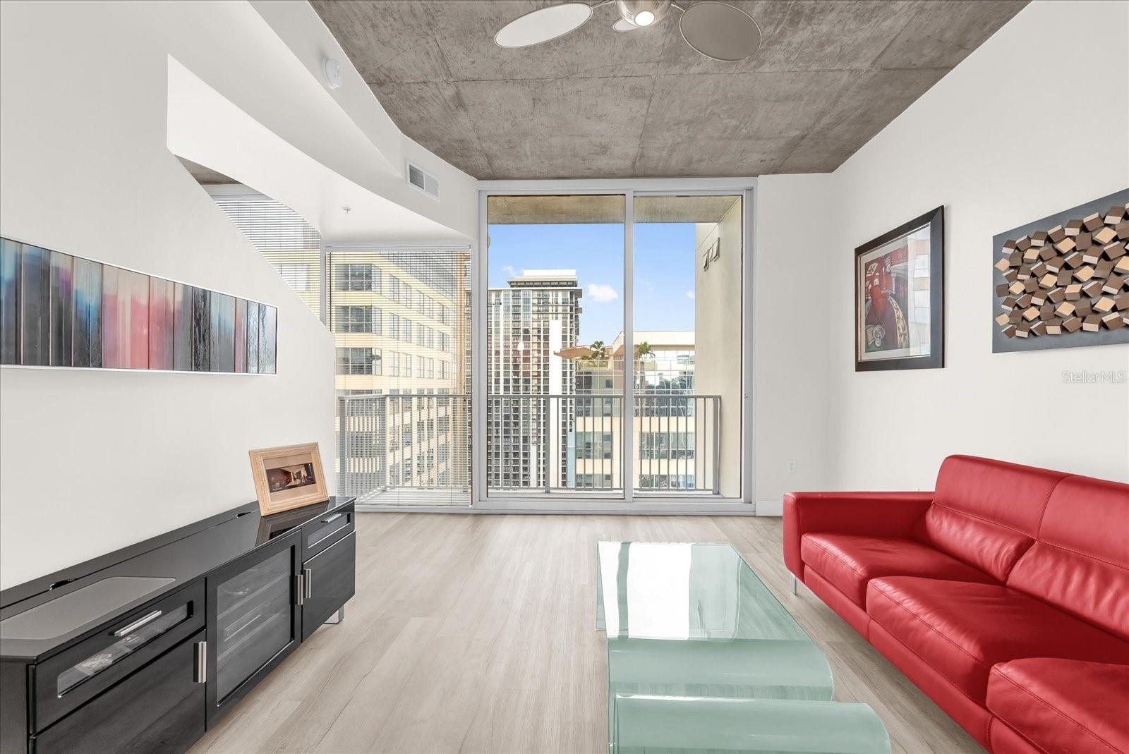 Image 16 of 25 For 155 Court Avenue 1614