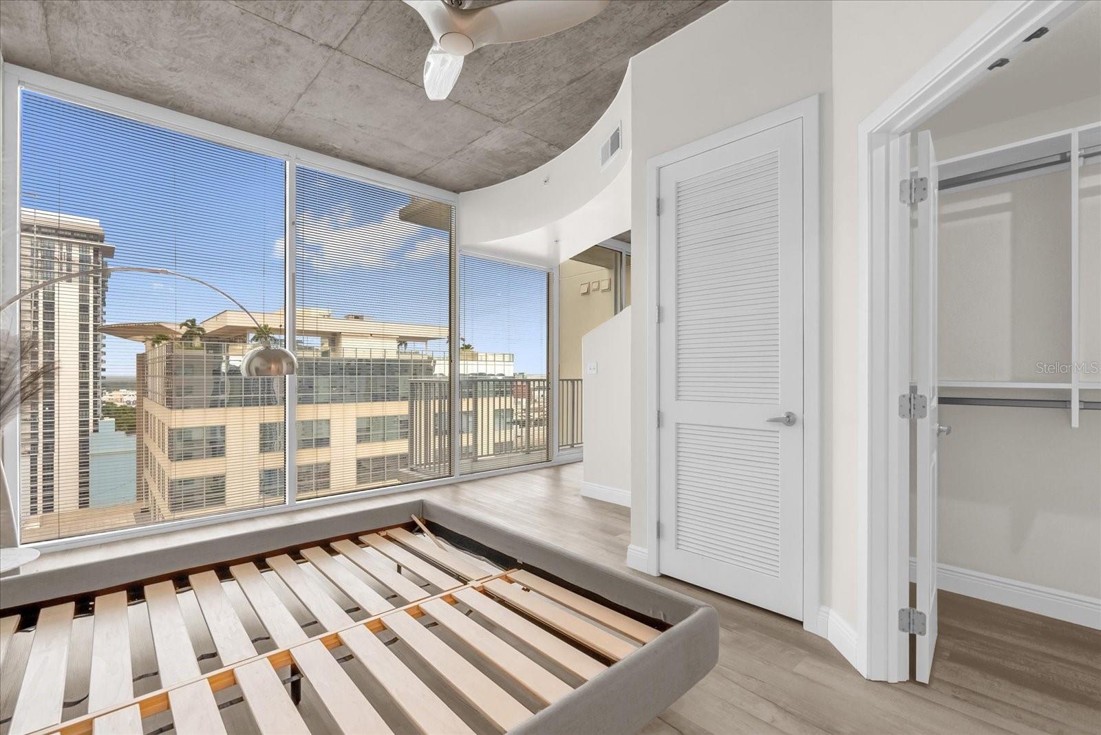 Image 22 of 25 For 155 Court Avenue 1614