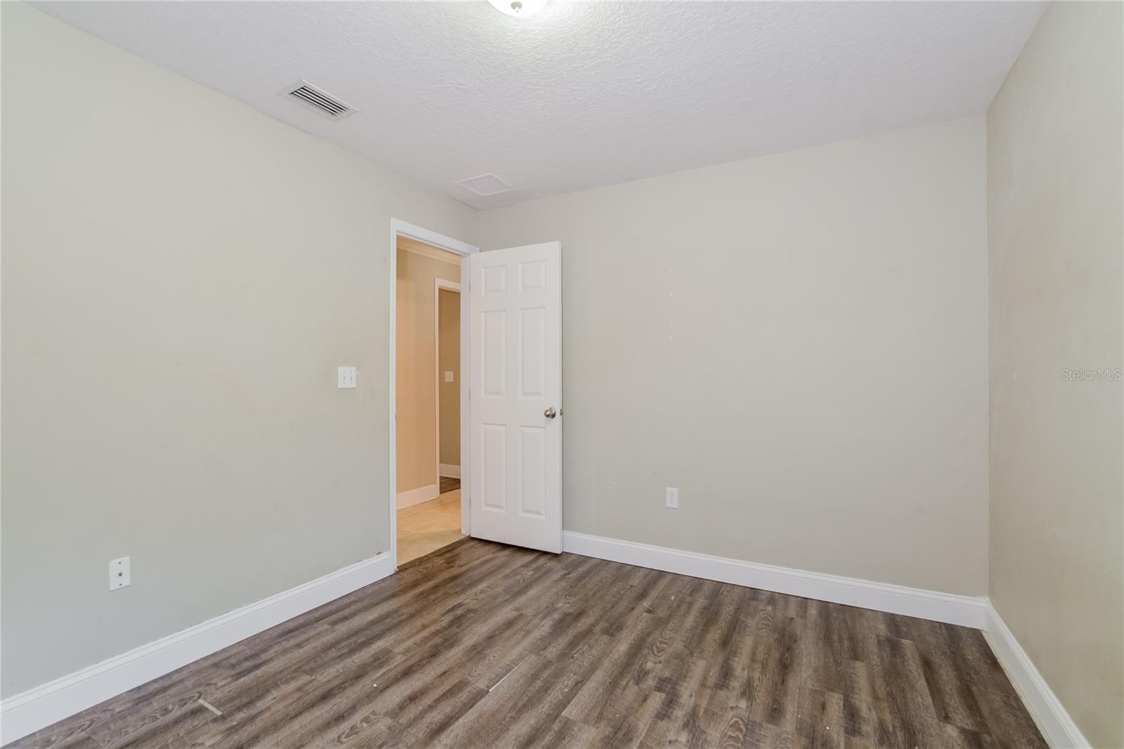 Image 9 of 16 For 1130 Willow Avenue