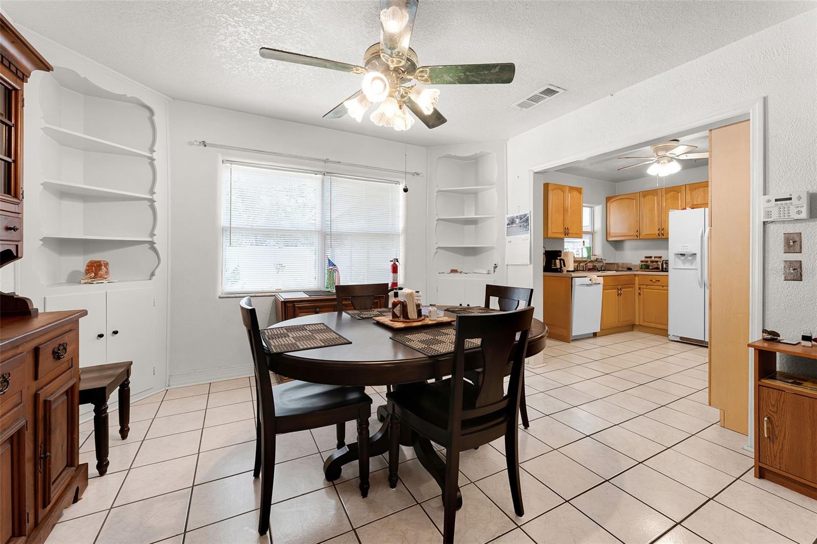 Image 10 of 37 For 408 Editha Circle