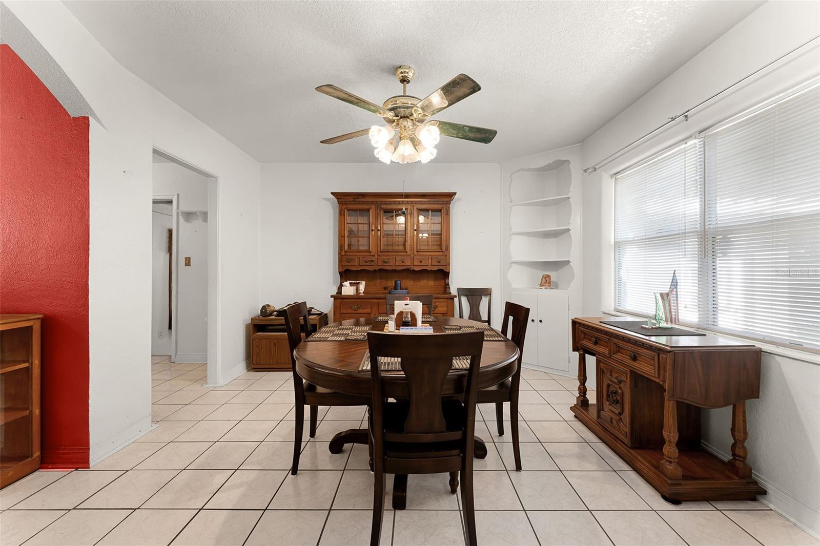 Image 11 of 37 For 408 Editha Circle