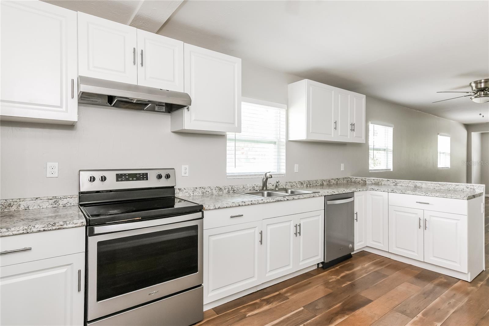 Image 8 of 16 For 825 Jackson Avenue