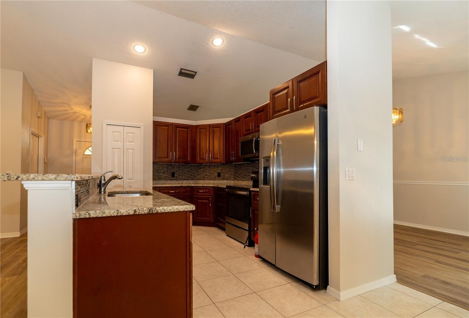 Image 11 of 26 For 767 Edgemon Avenue