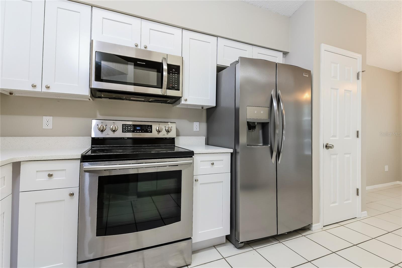 Image 4 of 17 For 2600 Chatham Circle