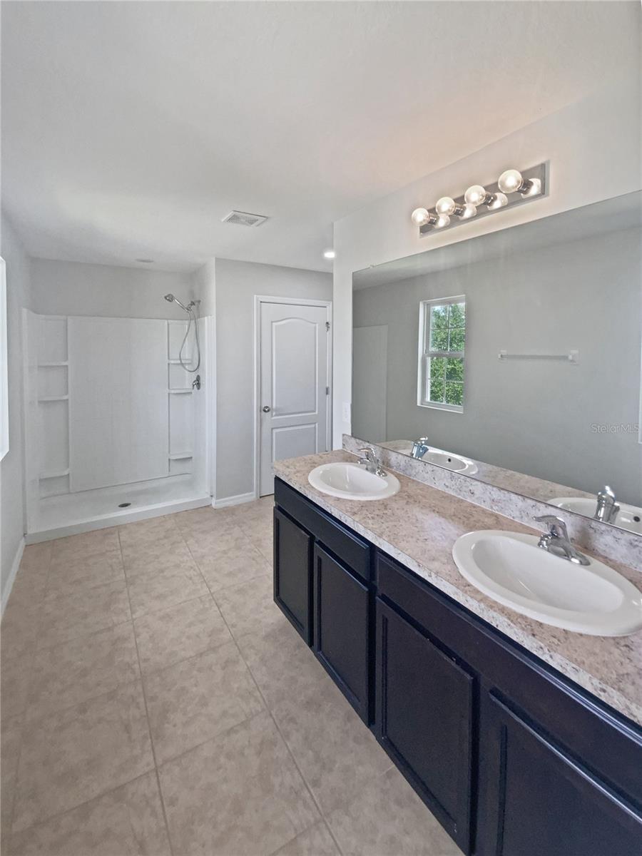 Image 18 of 35 For 614 Hartford Heights Street
