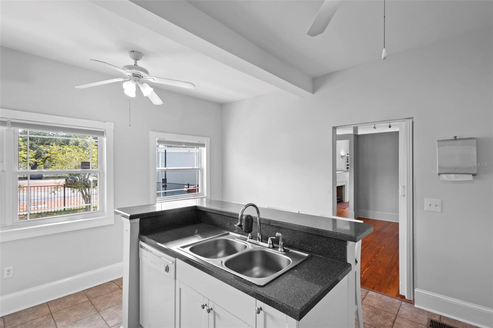 Image 10 of 54 For 615 Palmetto Court