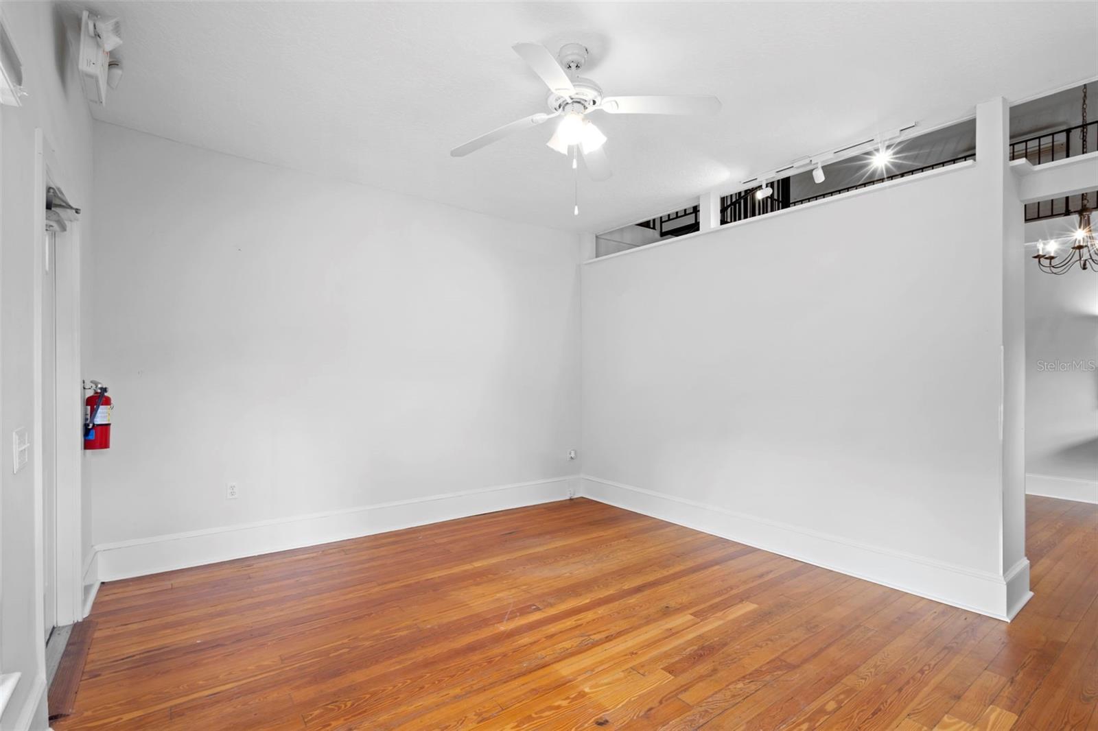 Image 15 of 54 For 615 Palmetto Court