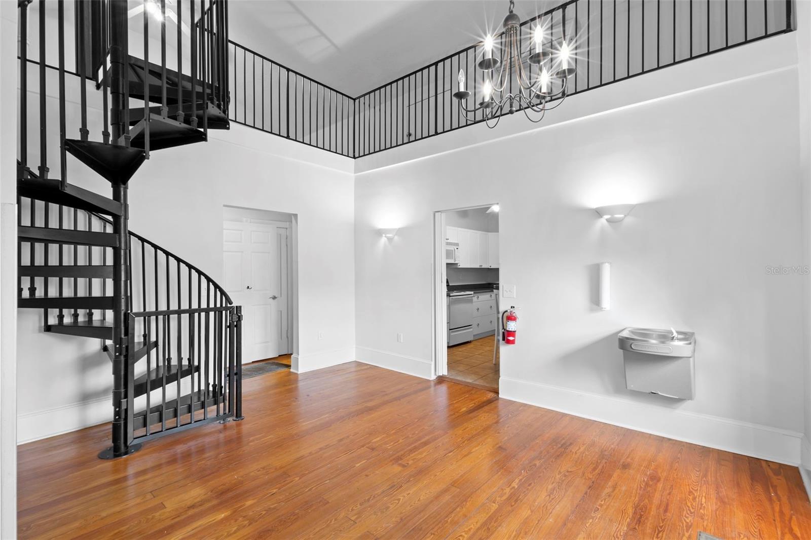 Image 16 of 54 For 615 Palmetto Court