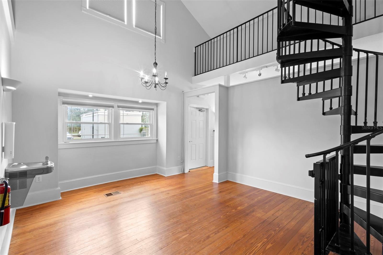 Image 18 of 54 For 615 Palmetto Court