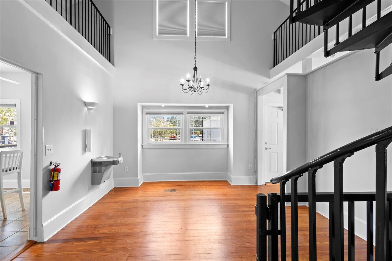 Image 19 of 54 For 615 Palmetto Court