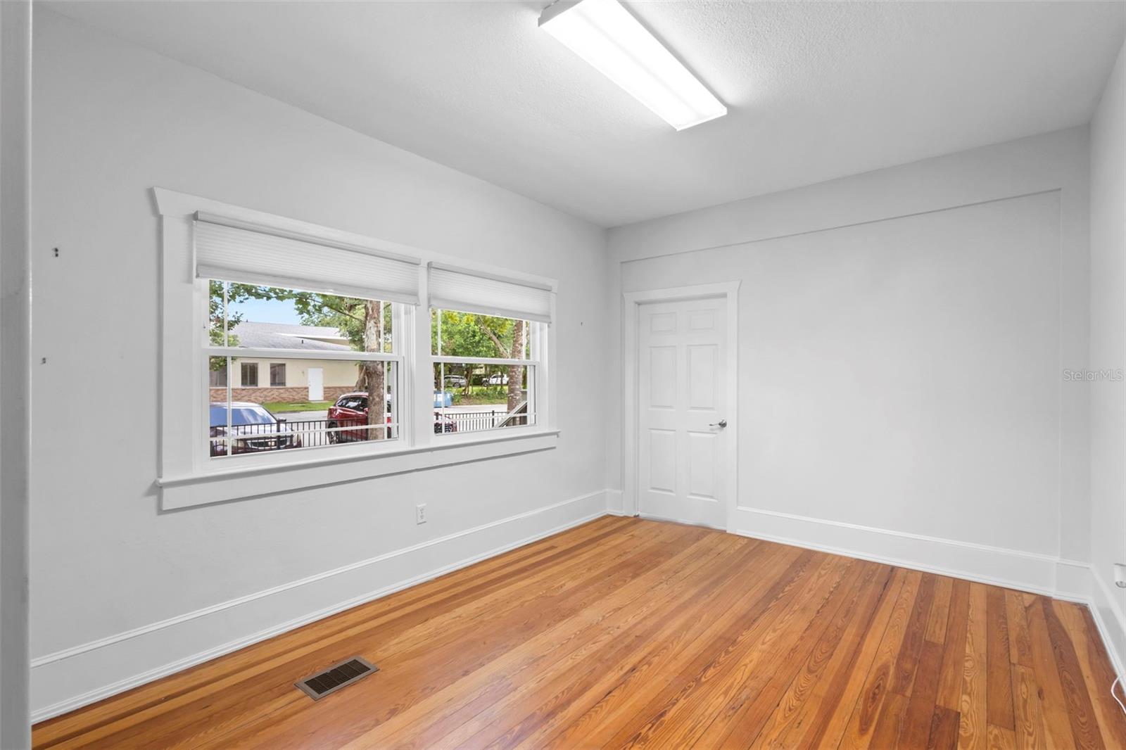Image 20 of 54 For 615 Palmetto Court