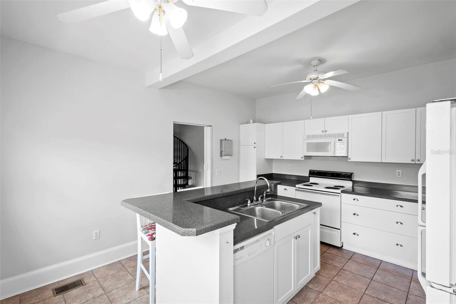 Image 33 of 54 For 615 Palmetto Court