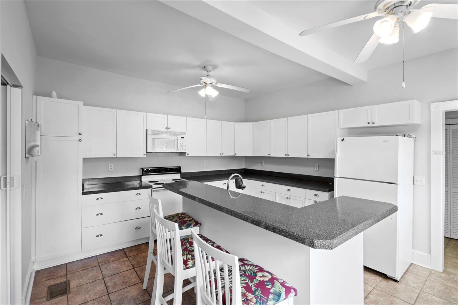 Image 34 of 54 For 615 Palmetto Court