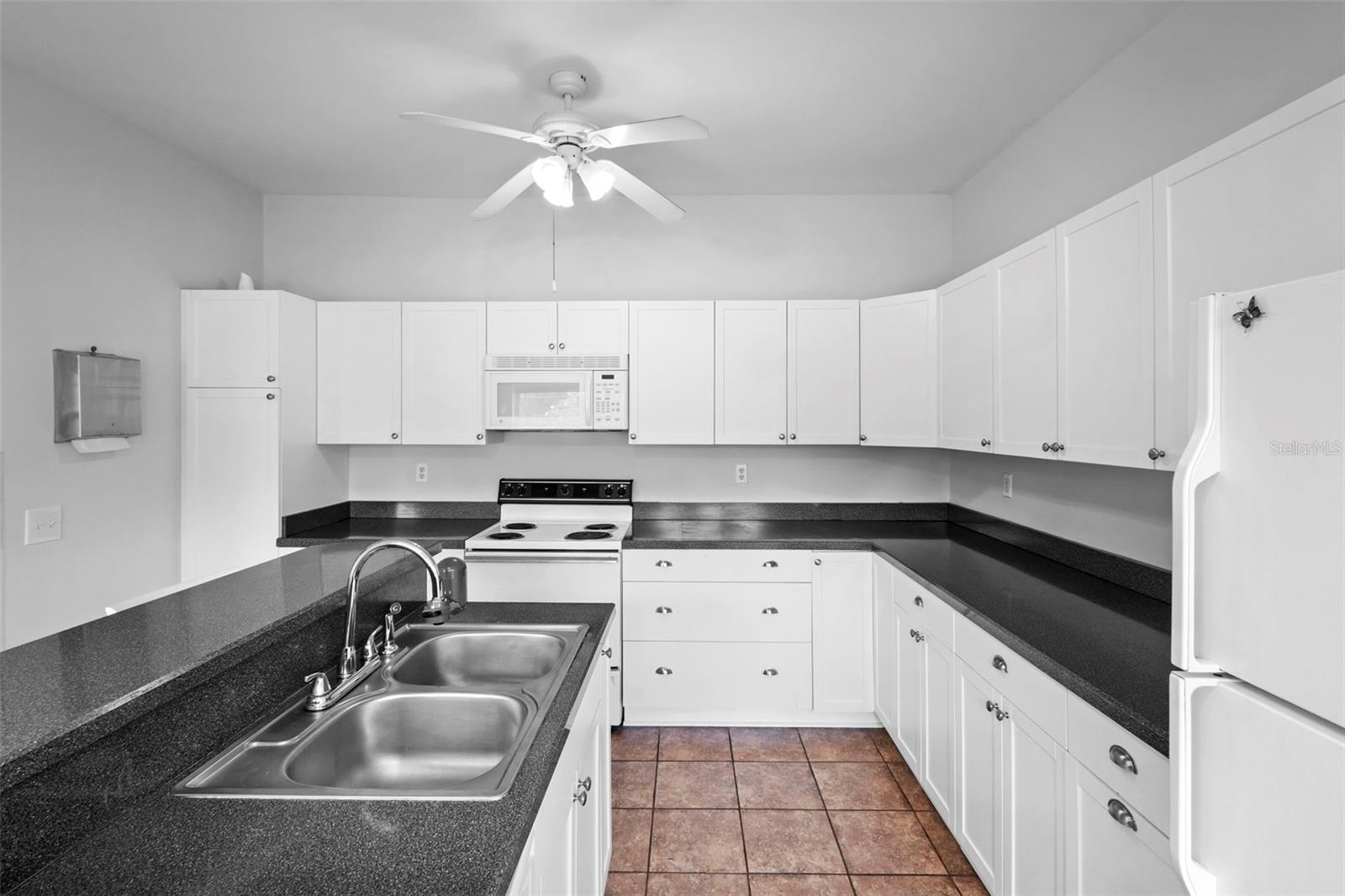 Image 35 of 54 For 615 Palmetto Court